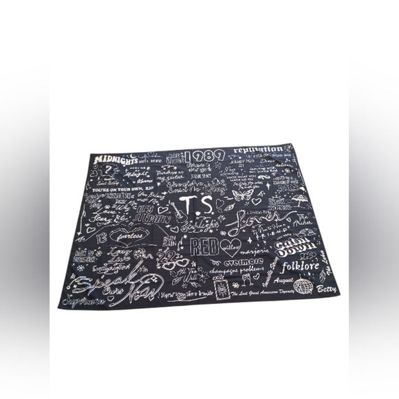 Taylor Swift NWT Lyric/Album Wall Tapestry Black/White - Picture 1 of 3